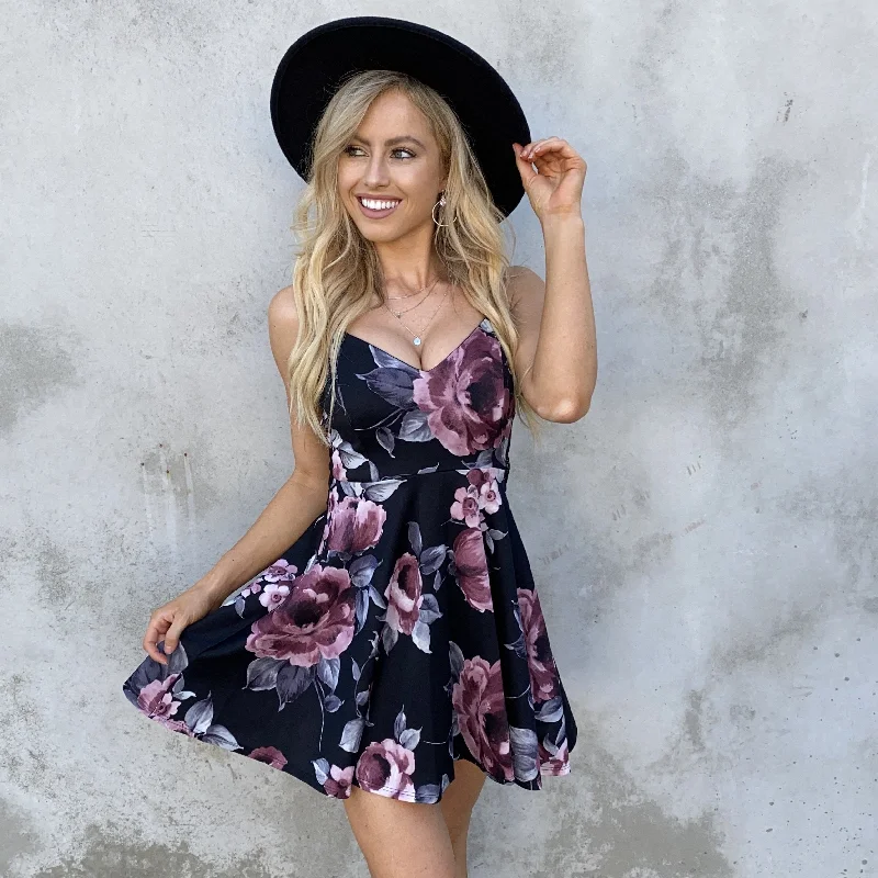 Women's Chic Outerwear Outfit Rose To The Occassion Black Floral Skater Dress